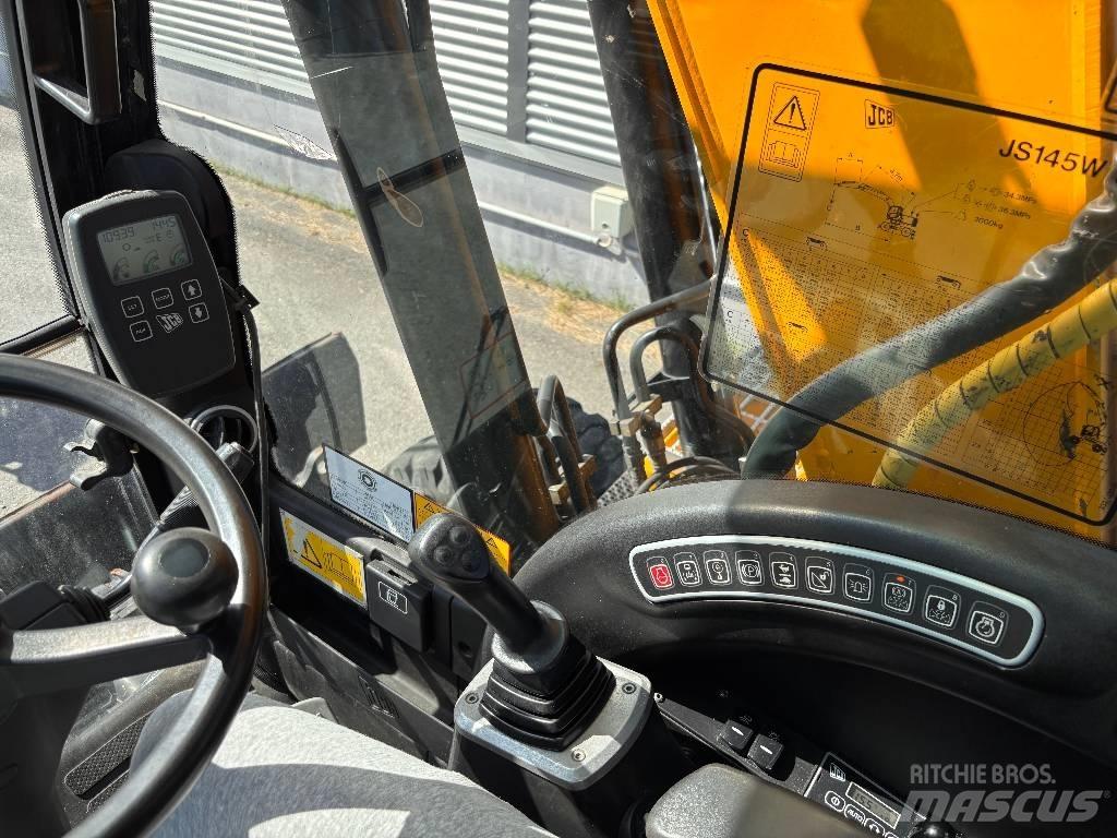 JCB JS 145 W حفارات بعجل