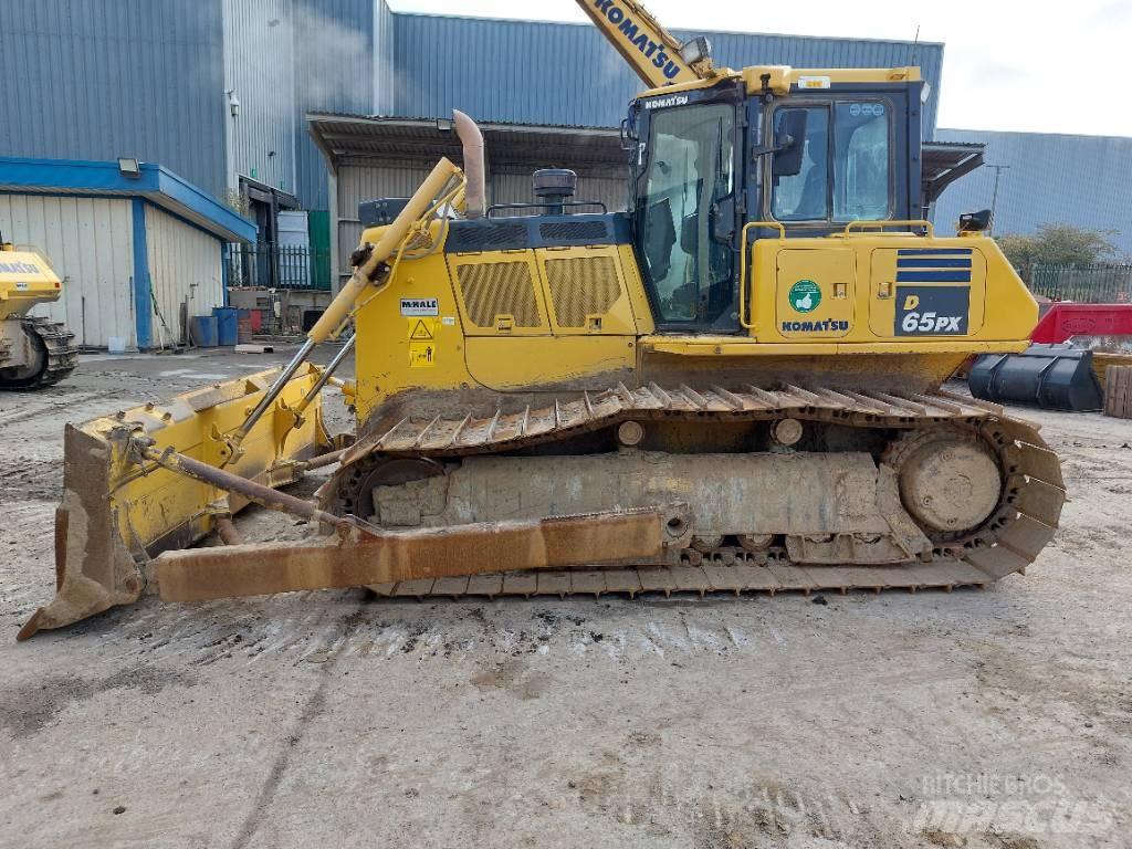 Komatsu D65PX-18 بلدوزرات مجنزرة