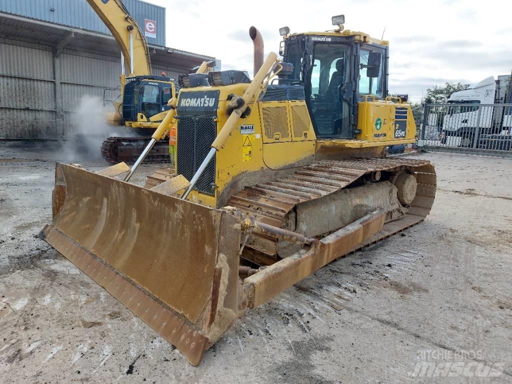 Komatsu D65PX-18 بلدوزرات مجنزرة