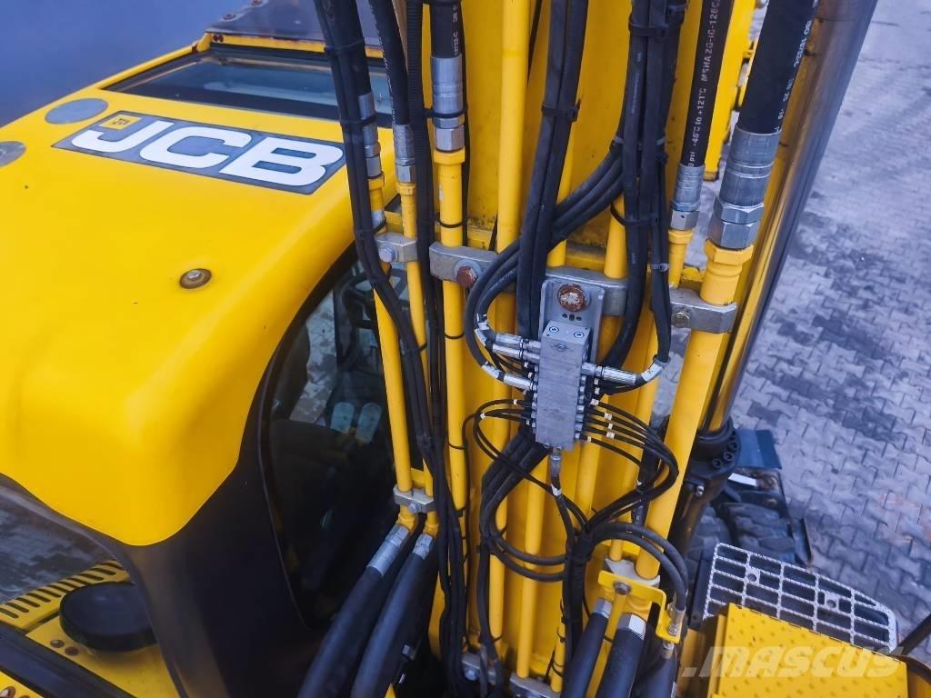 JCB JS 145 W حفارات بعجل