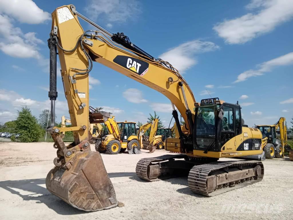 CAT 323 D L حفارات زحافة