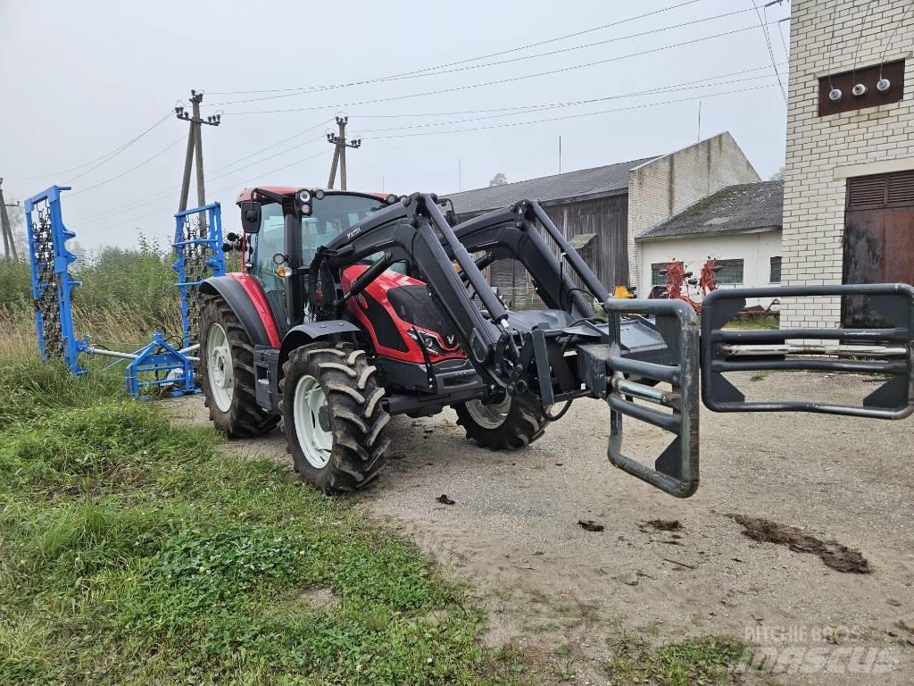 Valtra G125 الجرارات