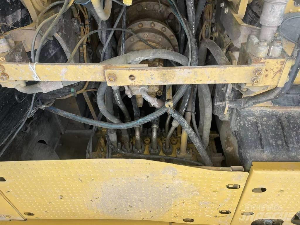 CAT 320GC حفارات زحافة