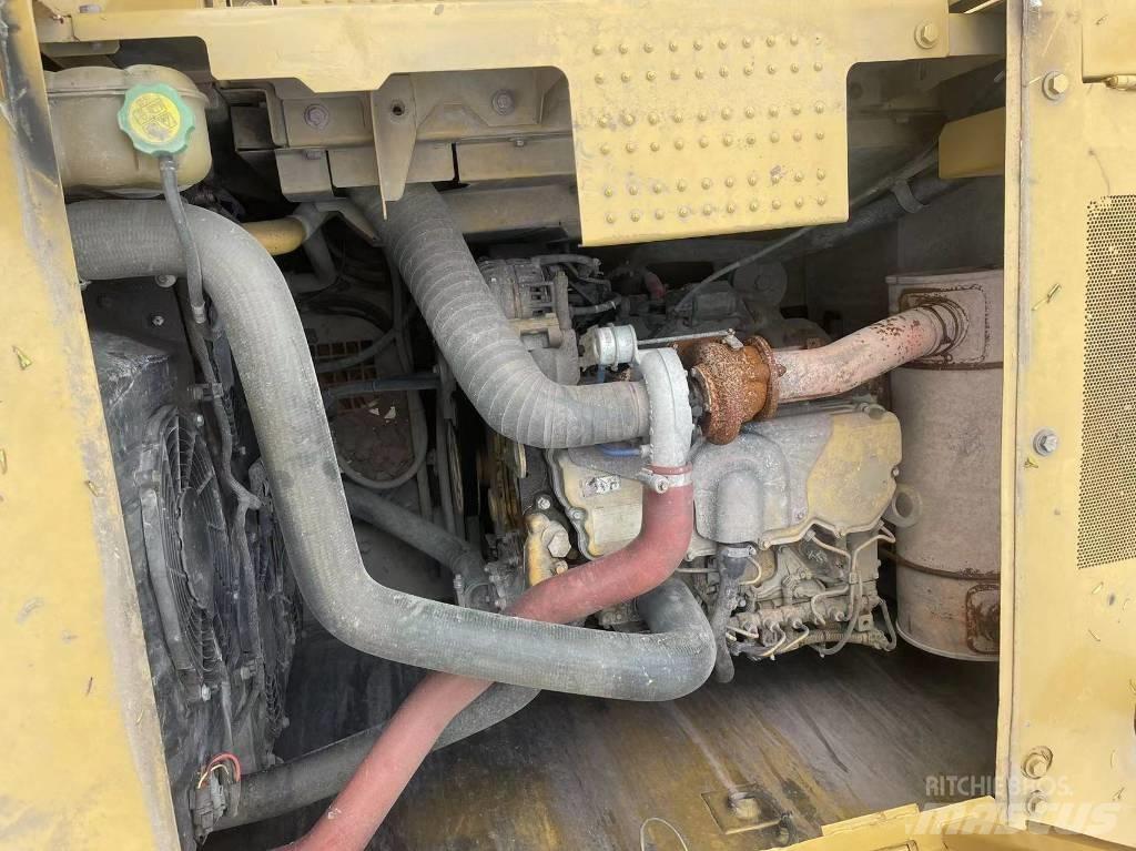 CAT 320GC حفارات زحافة