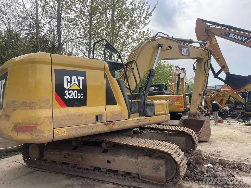CAT 320GC حفارات زحافة