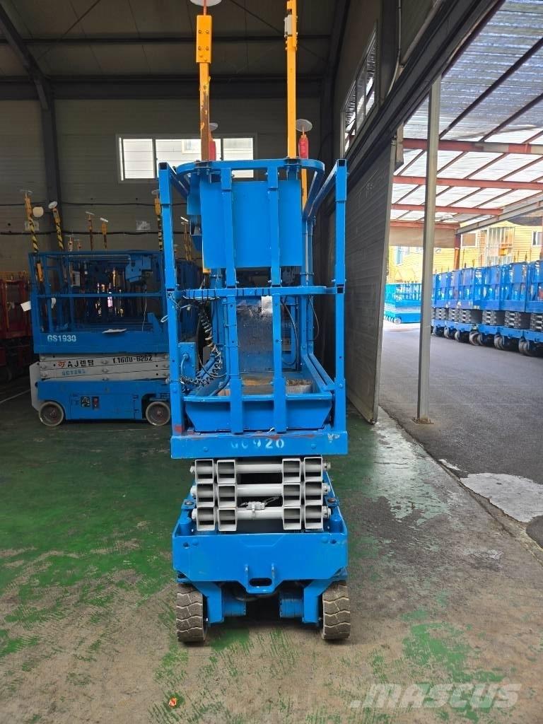 Genie GS 1930 رافعات مقصية الشكل