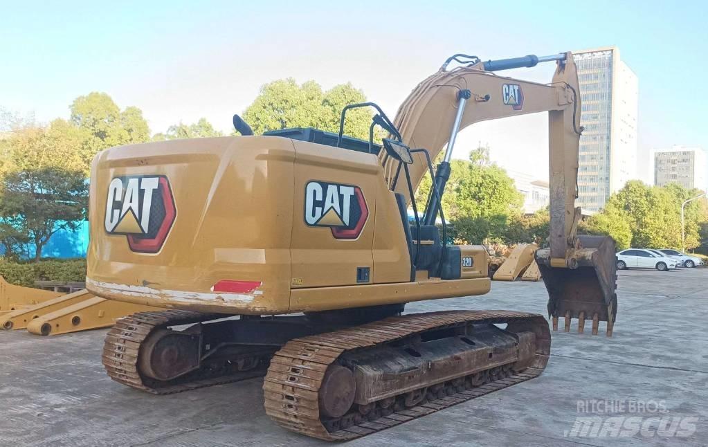 CAT 320 حفارات زحافة