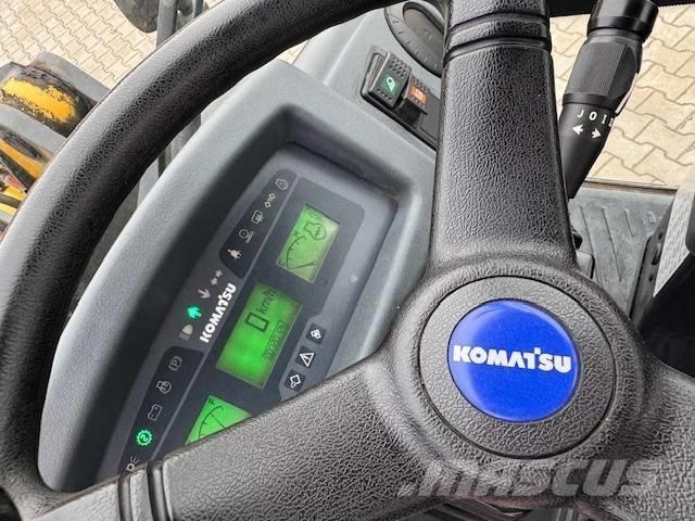 Komatsu WA 80 M لوادر بعجل