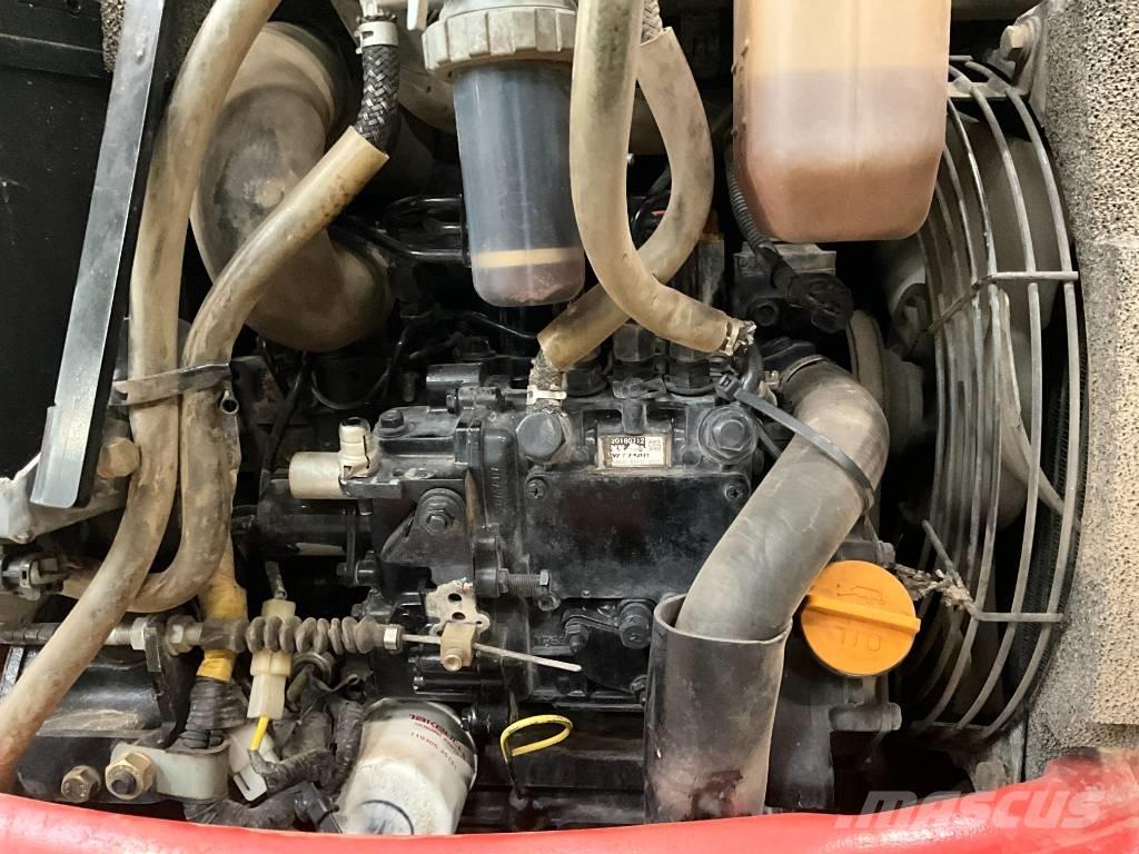 Takeuchi TB 215 R حفارات صغيرة أقل من 7 طن (حفارات صغيرة)