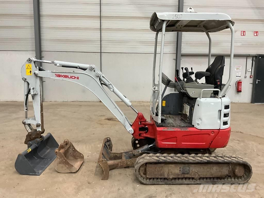 Takeuchi TB 215 R حفارات صغيرة أقل من 7 طن (حفارات صغيرة)