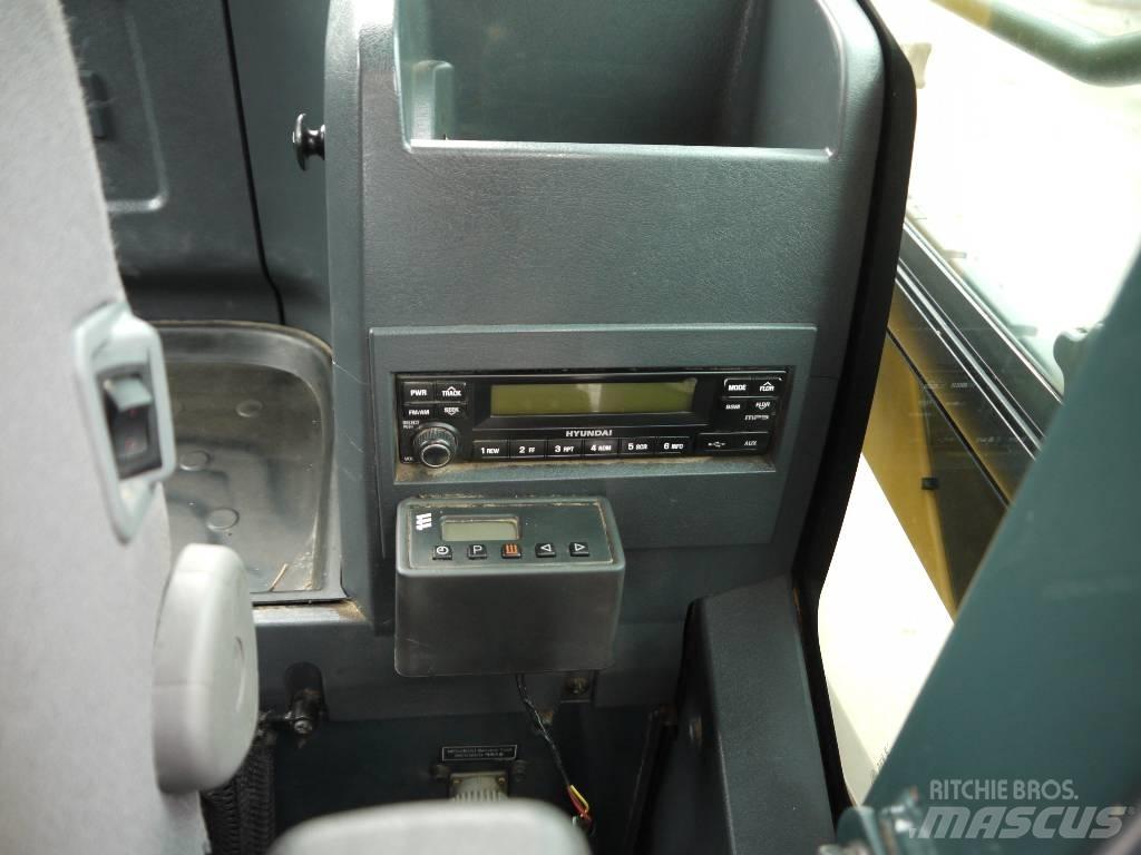 Hyundai R 220 LC-9A حفارات زحافة