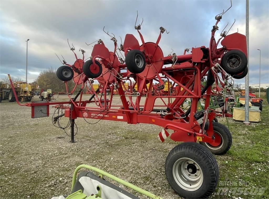 Lely Lotus 1020 S مكابس وميبسات التبن