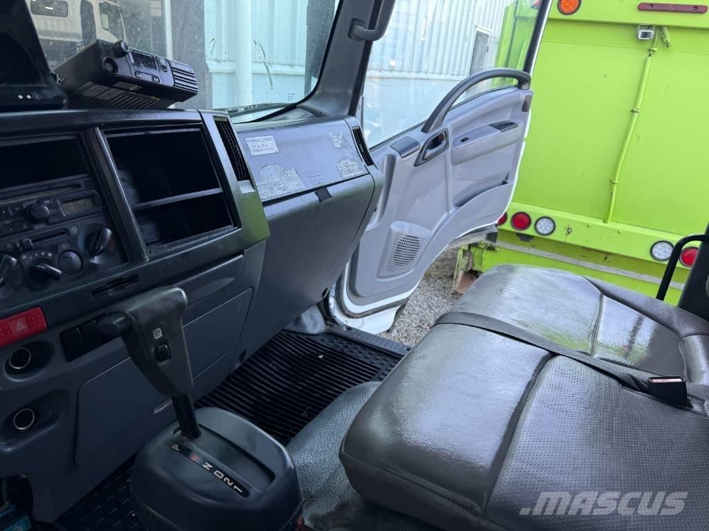 Isuzu NRR شاحنات المخلفات