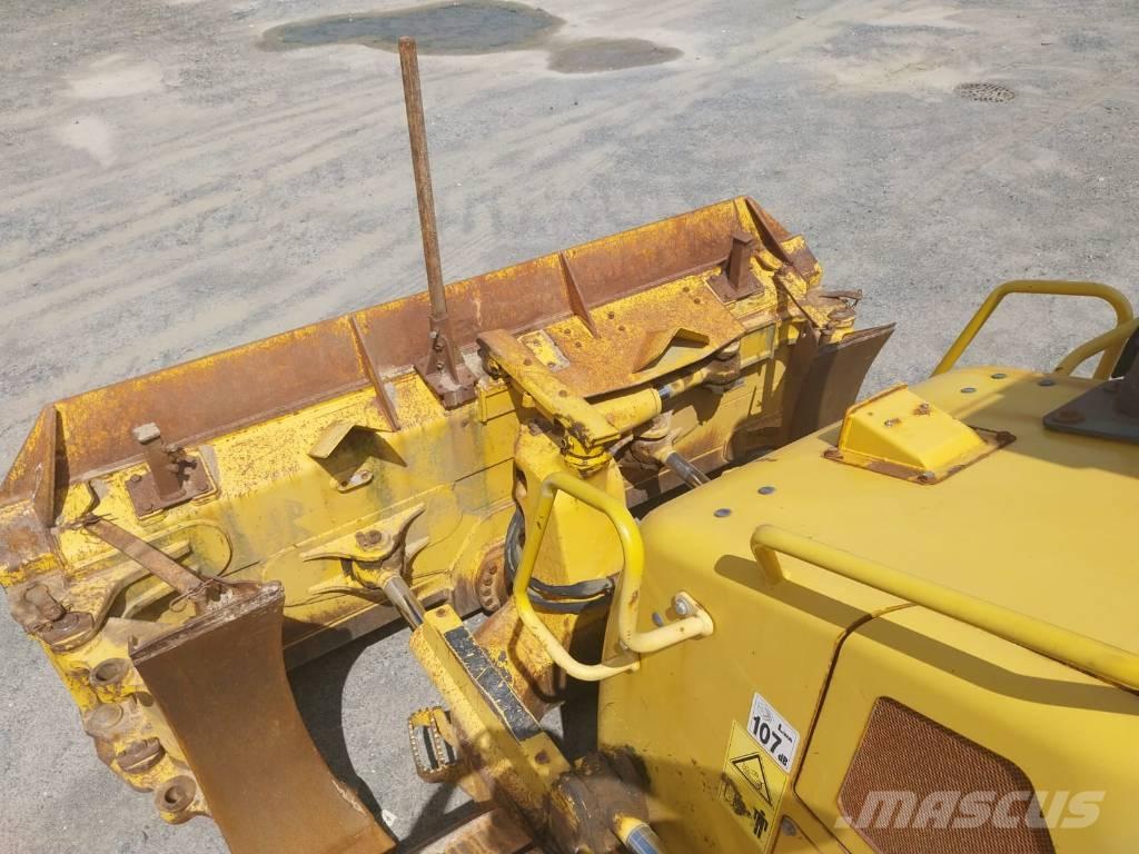 Komatsu D61PX-23 بلدوزرات مجنزرة