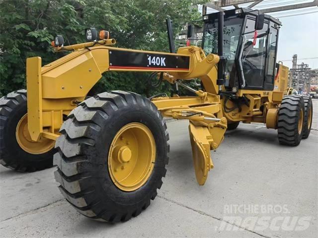 CAT 140 K معدات تمهيد الطرق