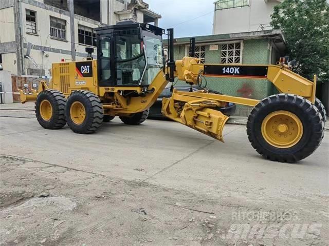 CAT 140 K معدات تمهيد الطرق