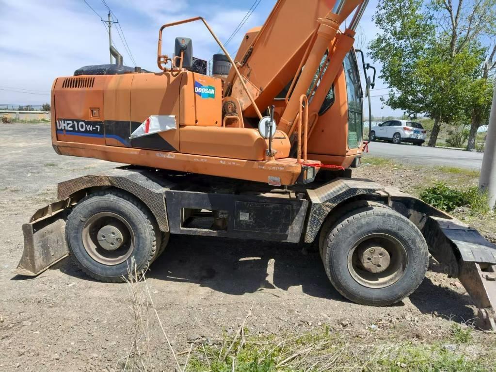 Doosan DH210W-7 حفارات بعجل