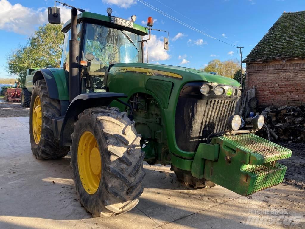 John Deere 8320 الجرارات