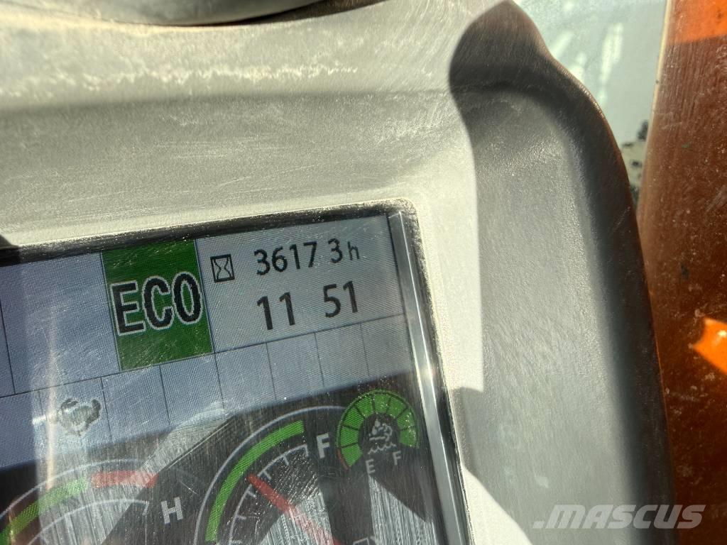 Hitachi ZX 135 US-6 حفارات زحافة