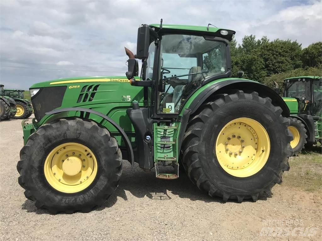 John Deere 6215R الجرارات