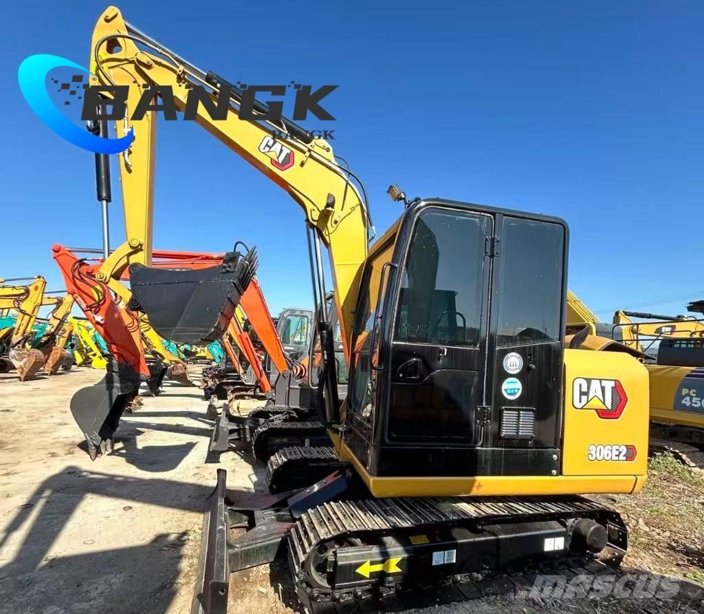 CAT 306e2 حفارات زحافة