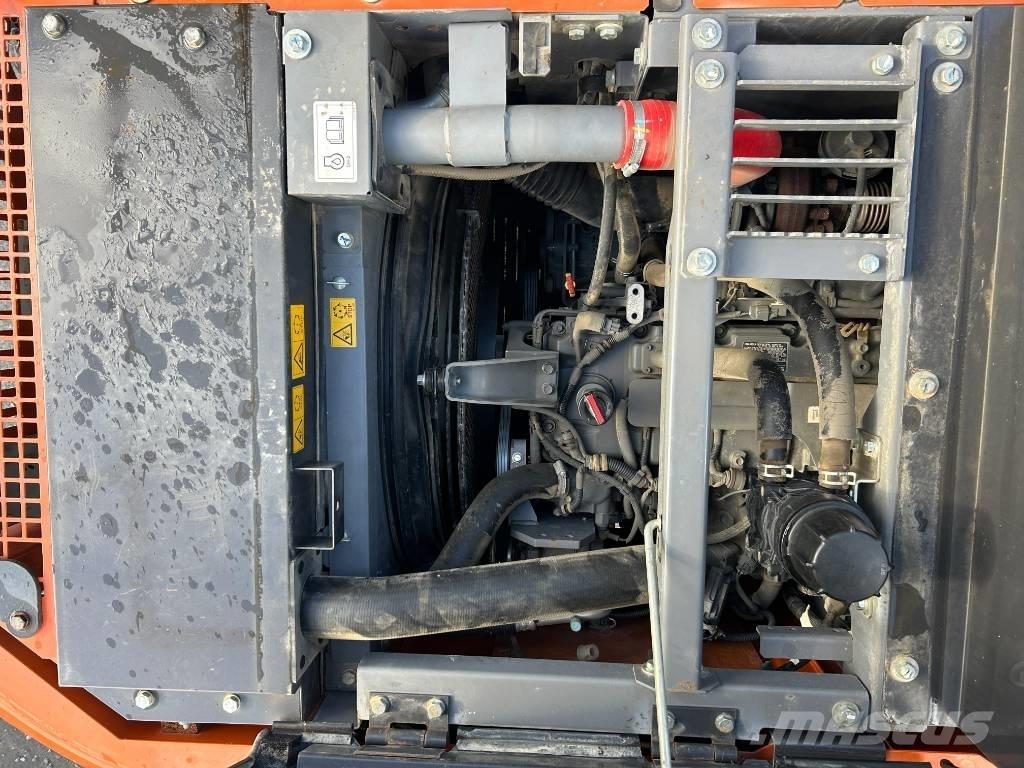 Hitachi ZX 130-6 حفارات زحافة