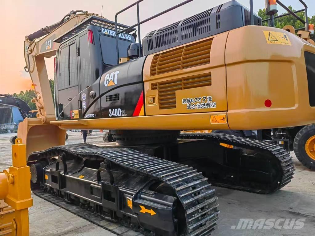 CAT 340 D L حفارات زحافة