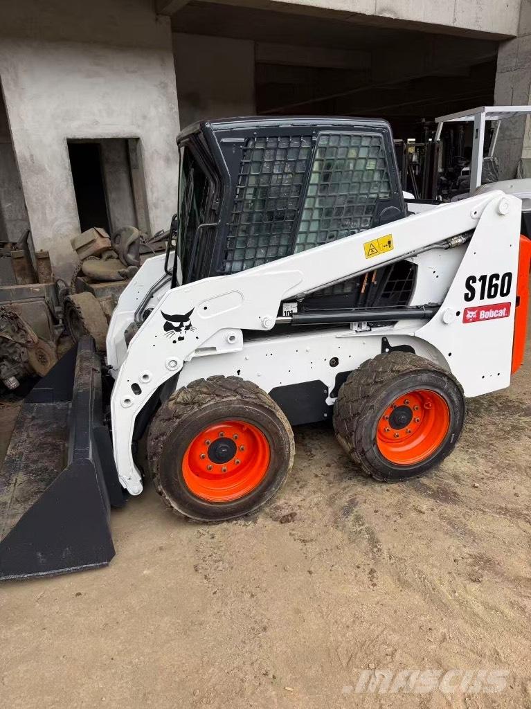 Bobcat S 160 لوادر انزلاقية التوجيه