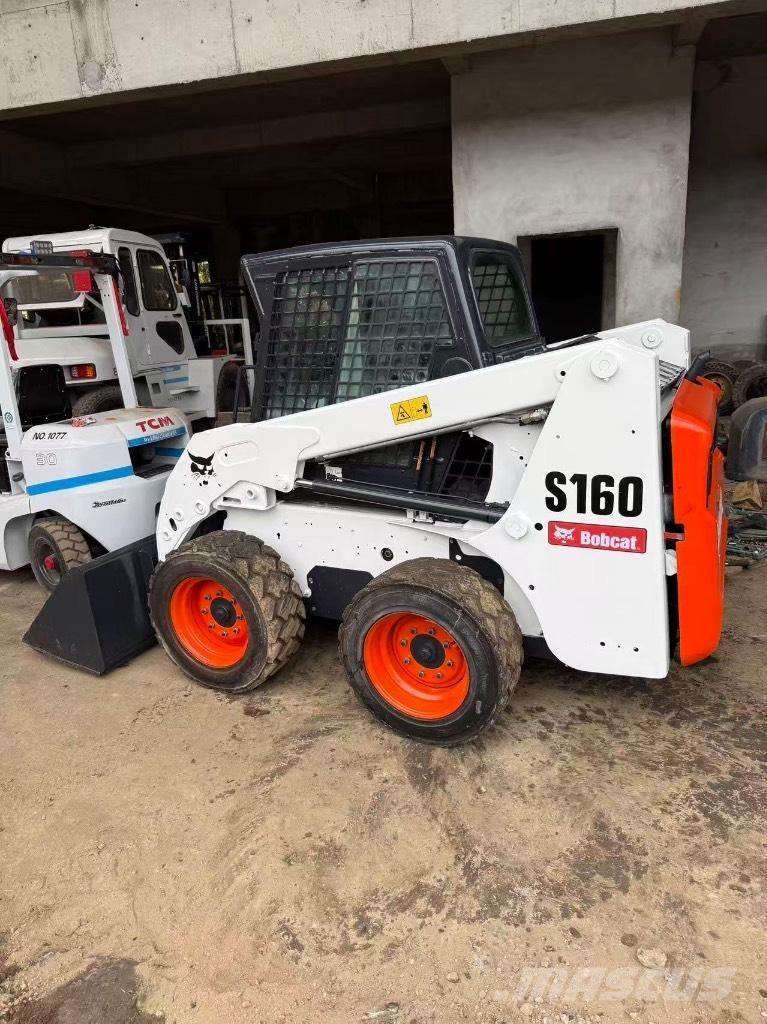 Bobcat S 160 لوادر انزلاقية التوجيه