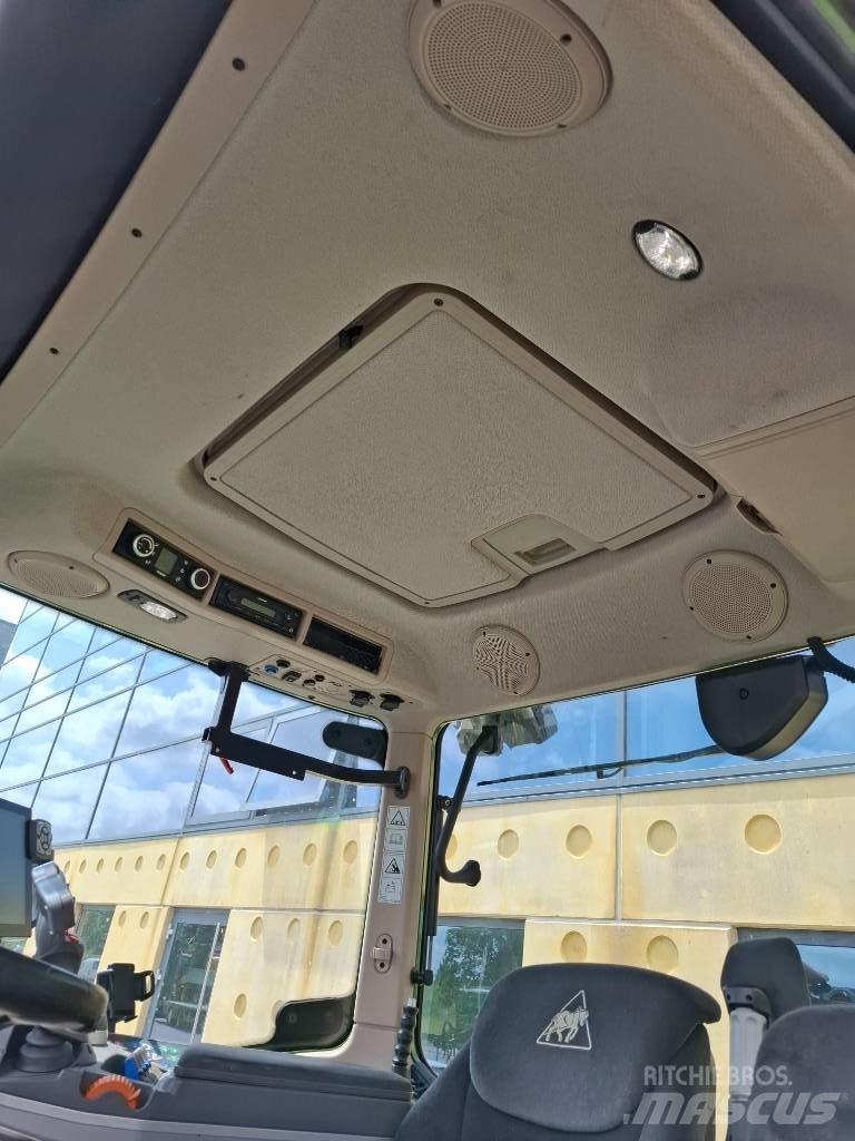 Fendt 724 Profi Plus الجرارات