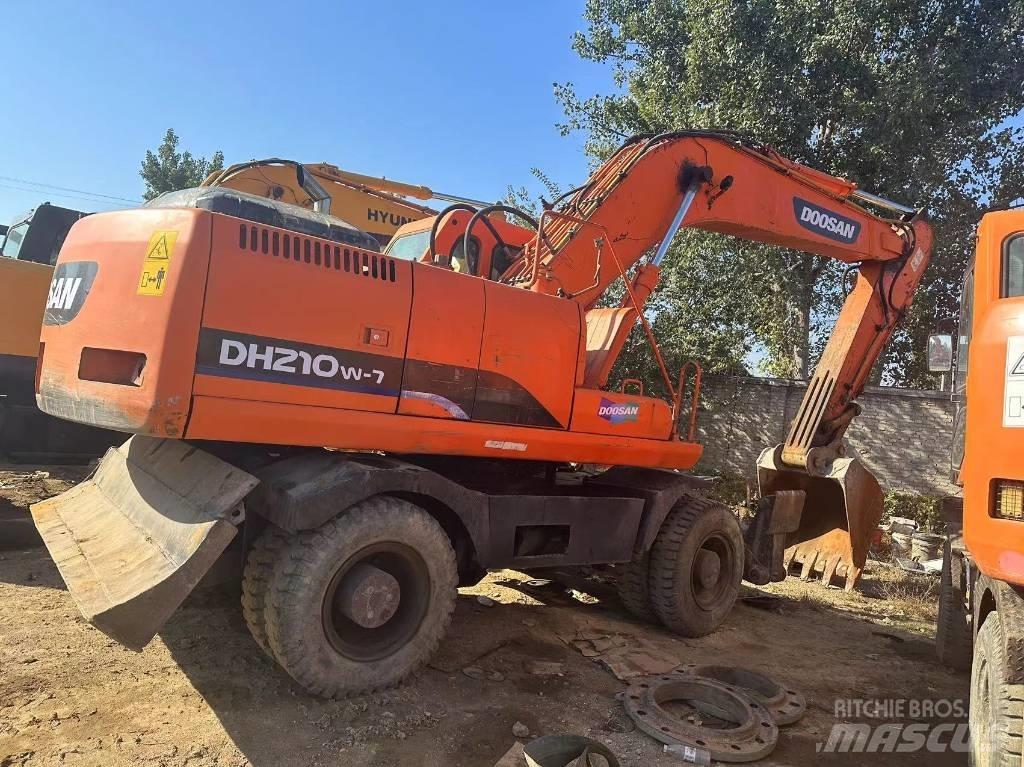 Doosan DH 210 W حفارات بعجل