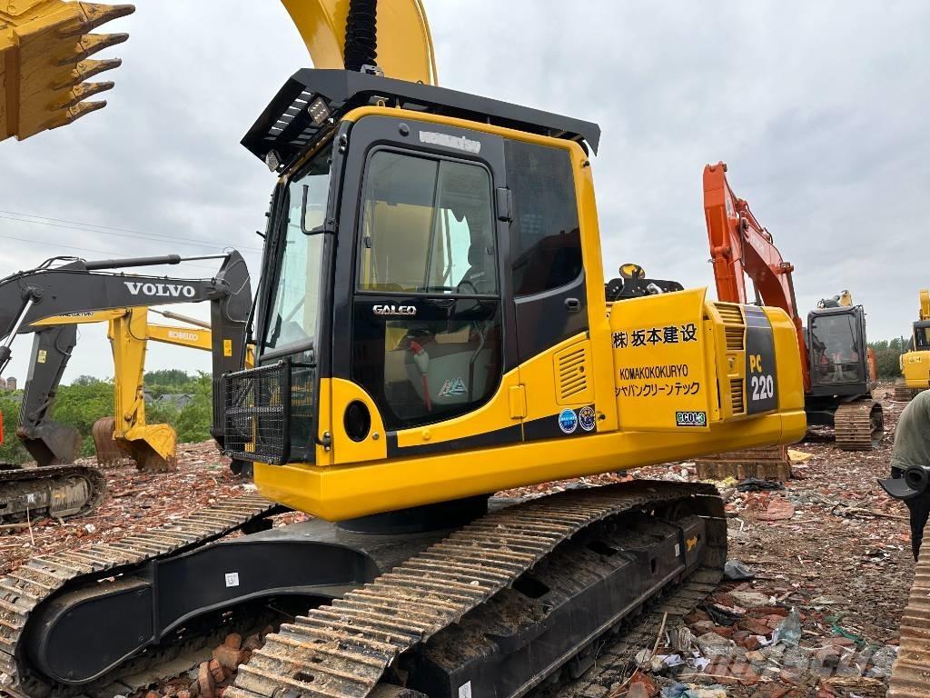 Komatsu PC 220-8M حفارات زحافة