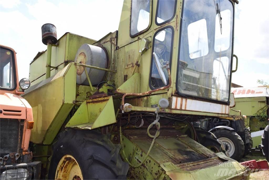 CLAAS Dominator 80 حصادات
