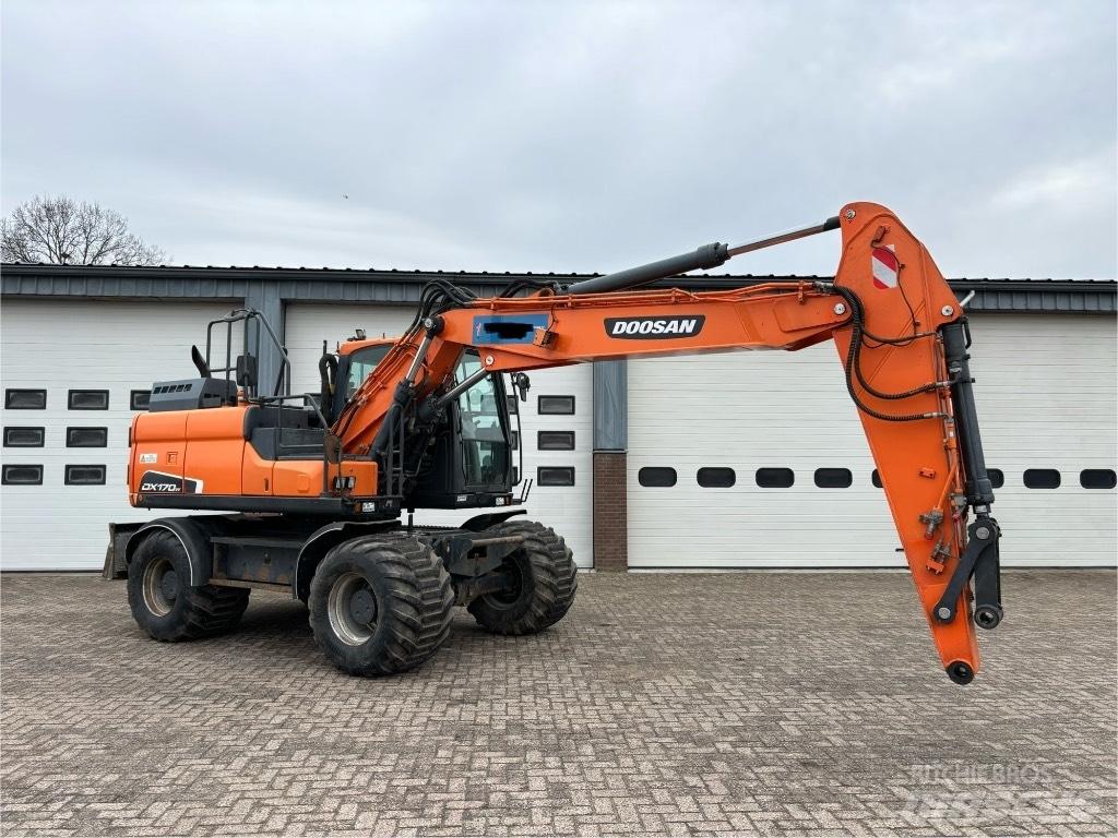 Doosan DX 170 W حفارات بعجل