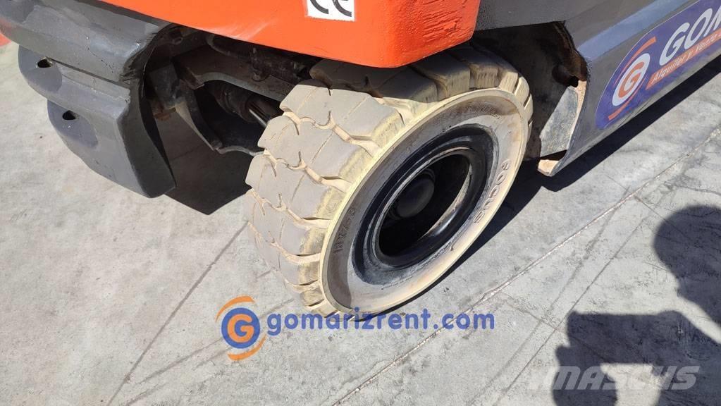 Toyota 7 FBM 30 شاحنات ذات رافعات شوكية تعمل بالكهرباء