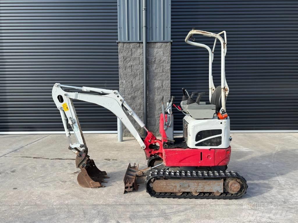 Takeuchi TB 210 R حفارات صغيرة أقل من 7 طن (حفارات صغيرة)
