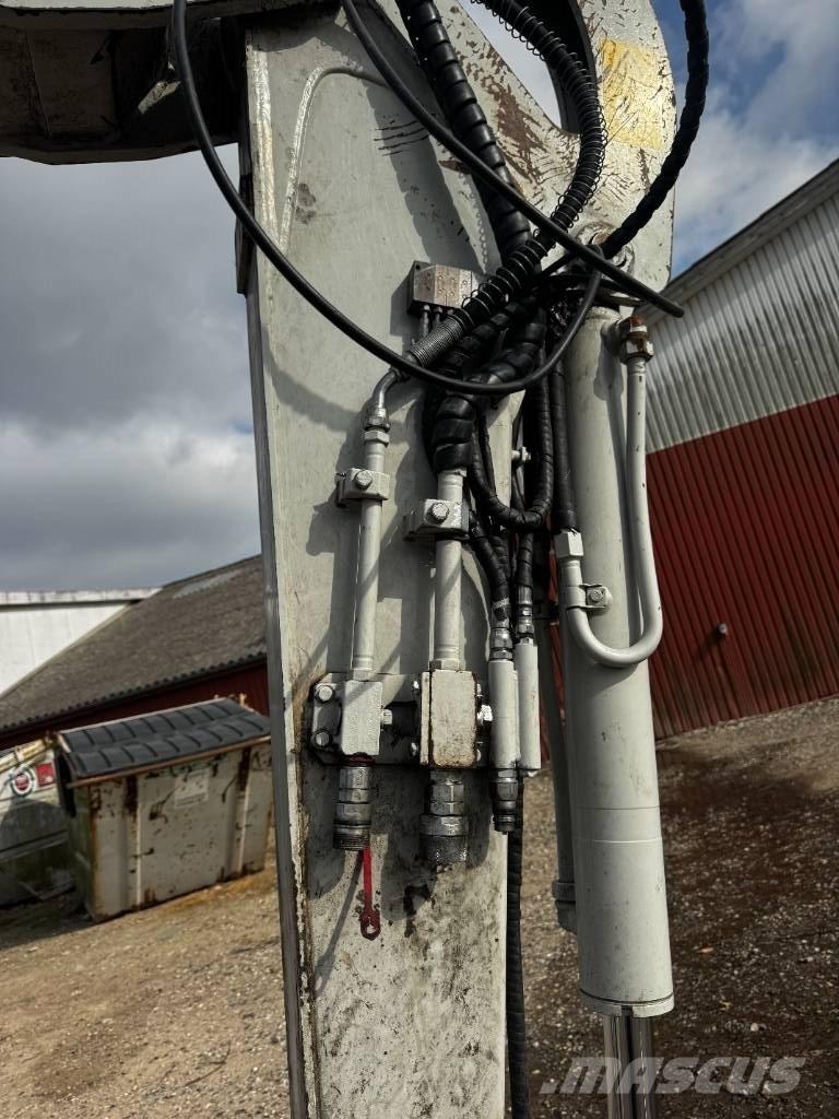 Takeuchi TB 370 حفارات زحافة