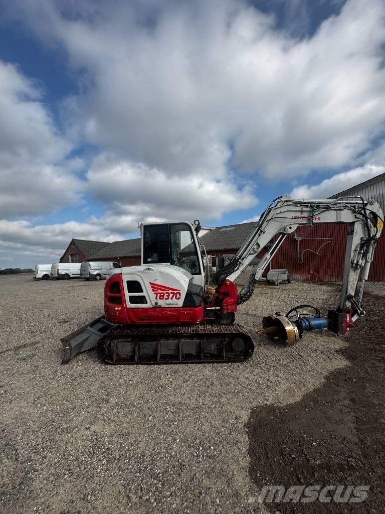 Takeuchi TB 370 حفارات زحافة