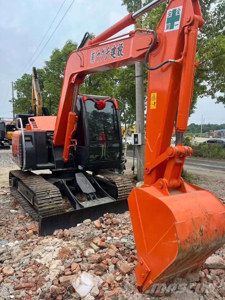Hitachi ZX70 حفارات وسط 7 طن - 12 طن
