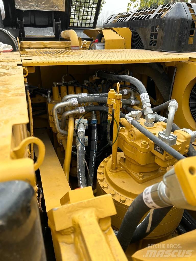 CAT 336 D حفارات زحافة