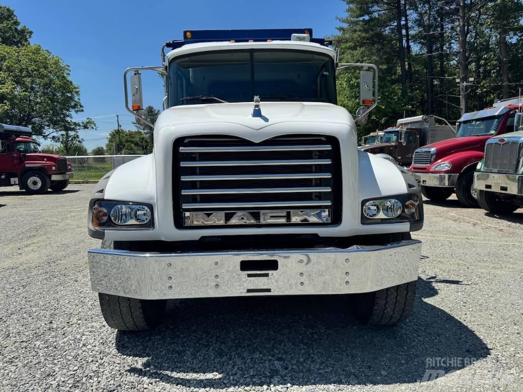 Mack GU 713 شاحنات قلابة