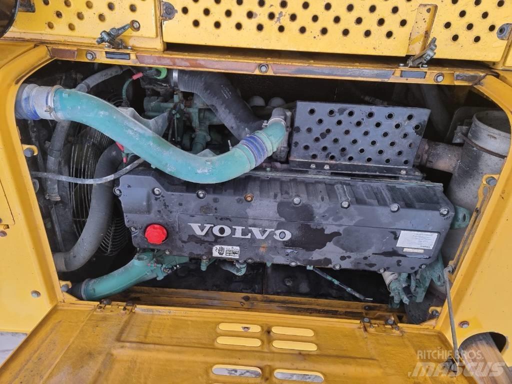Volvo EC 460 B LC حفارات زحافة