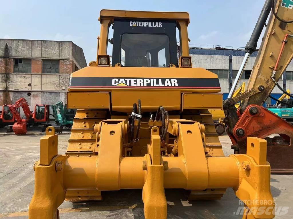 CAT D8R بلدوزرات مجنزرة