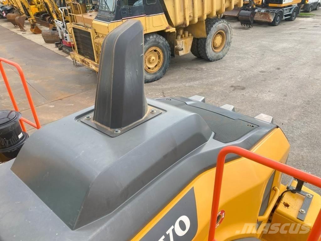 Volvo L120H NVT لوادر بعجل