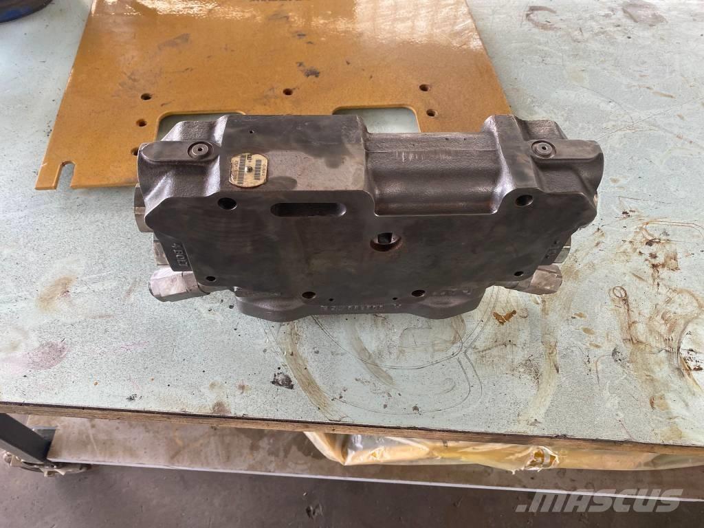 CAT 938 H لوادر بعجل