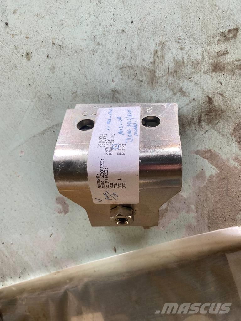 CAT 938 H لوادر بعجل