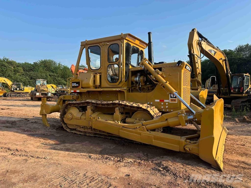 CAT D 7 G بلدوزرات مجنزرة