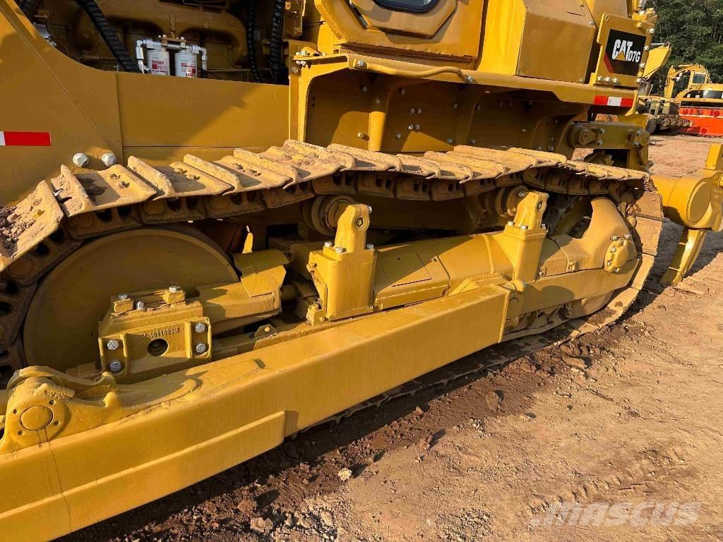 CAT D 7 G بلدوزرات مجنزرة