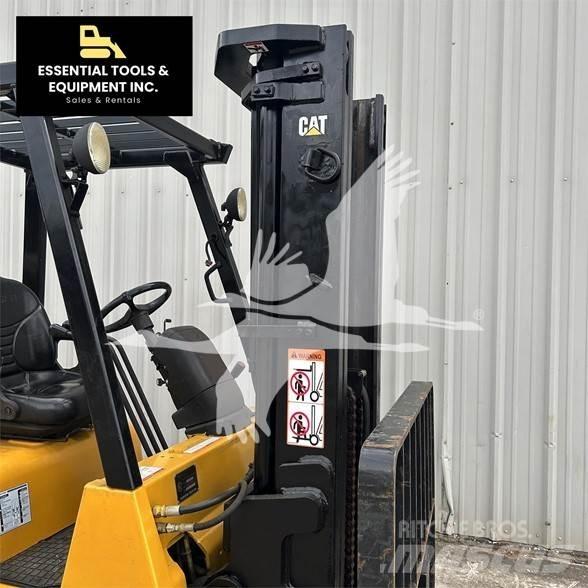 CAT GC40KSTR شاحنات الديزل