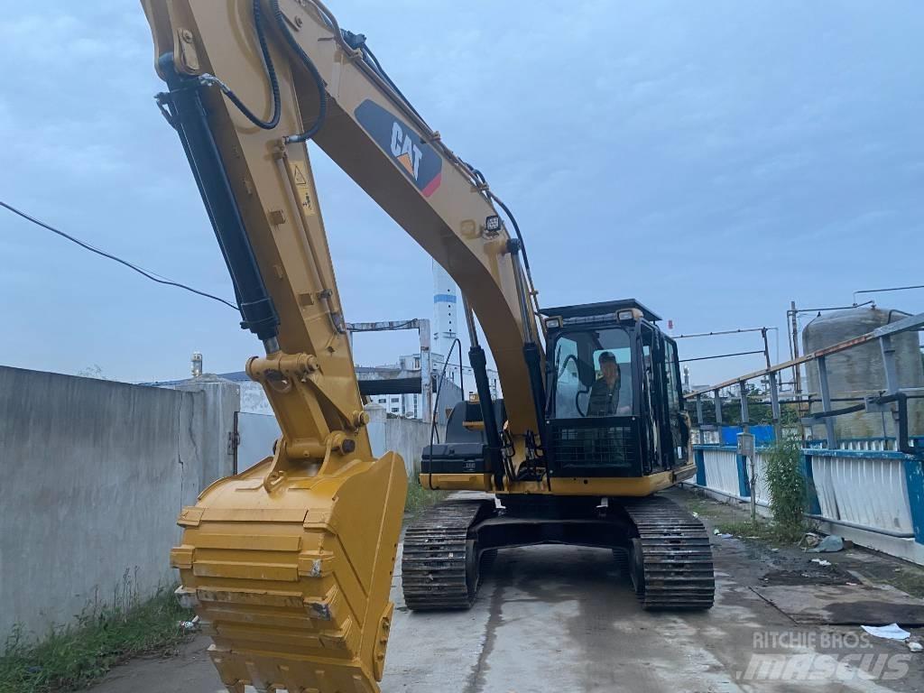CAT 320 D حفارات زحافة
